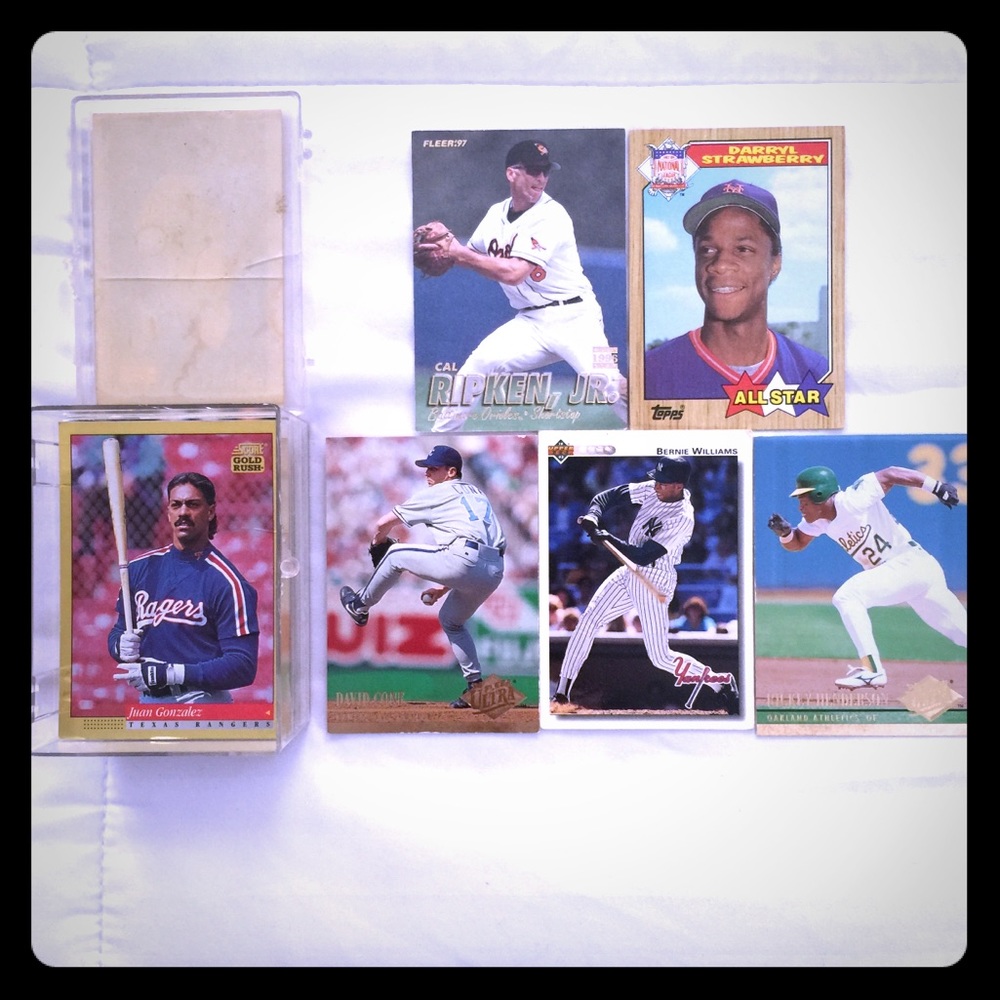 Mix variety of baseball cards.